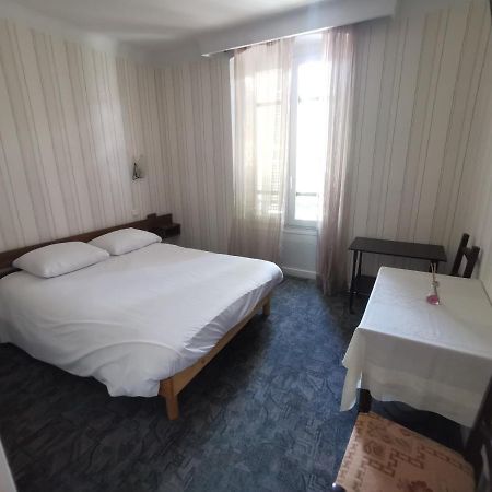 Hotel Le Tourisme Embrun Exterior photo