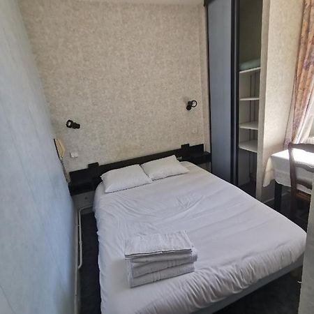 Hotel Le Tourisme Embrun Exterior photo