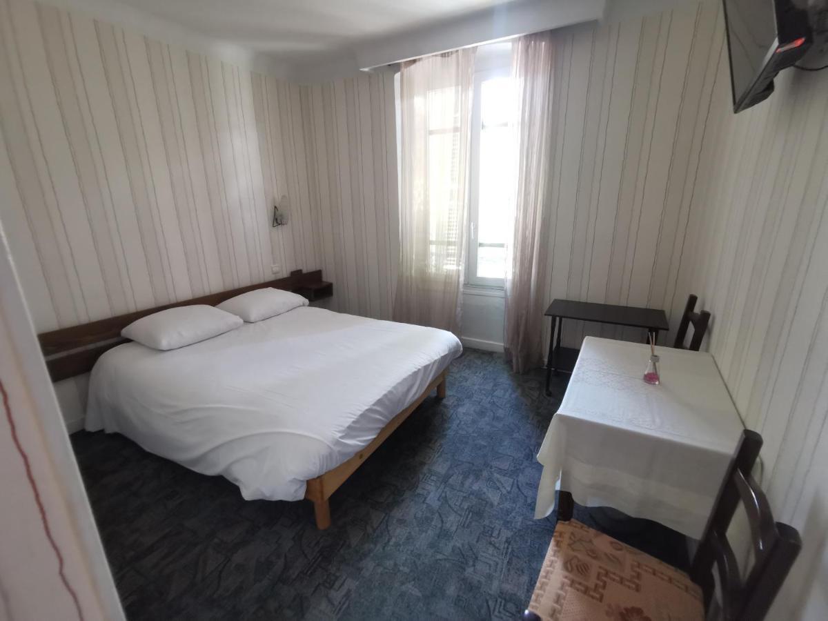 Hotel Le Tourisme Embrun Exterior photo